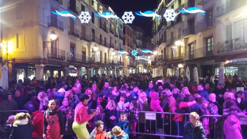 ¡Más de 3.000 turolenses encendieron juntos el árbol de navidad!