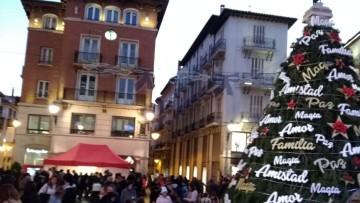 Ya es Navidad en el Centro Histórico de Teruel. Encendido de luces y muestra de villancicos